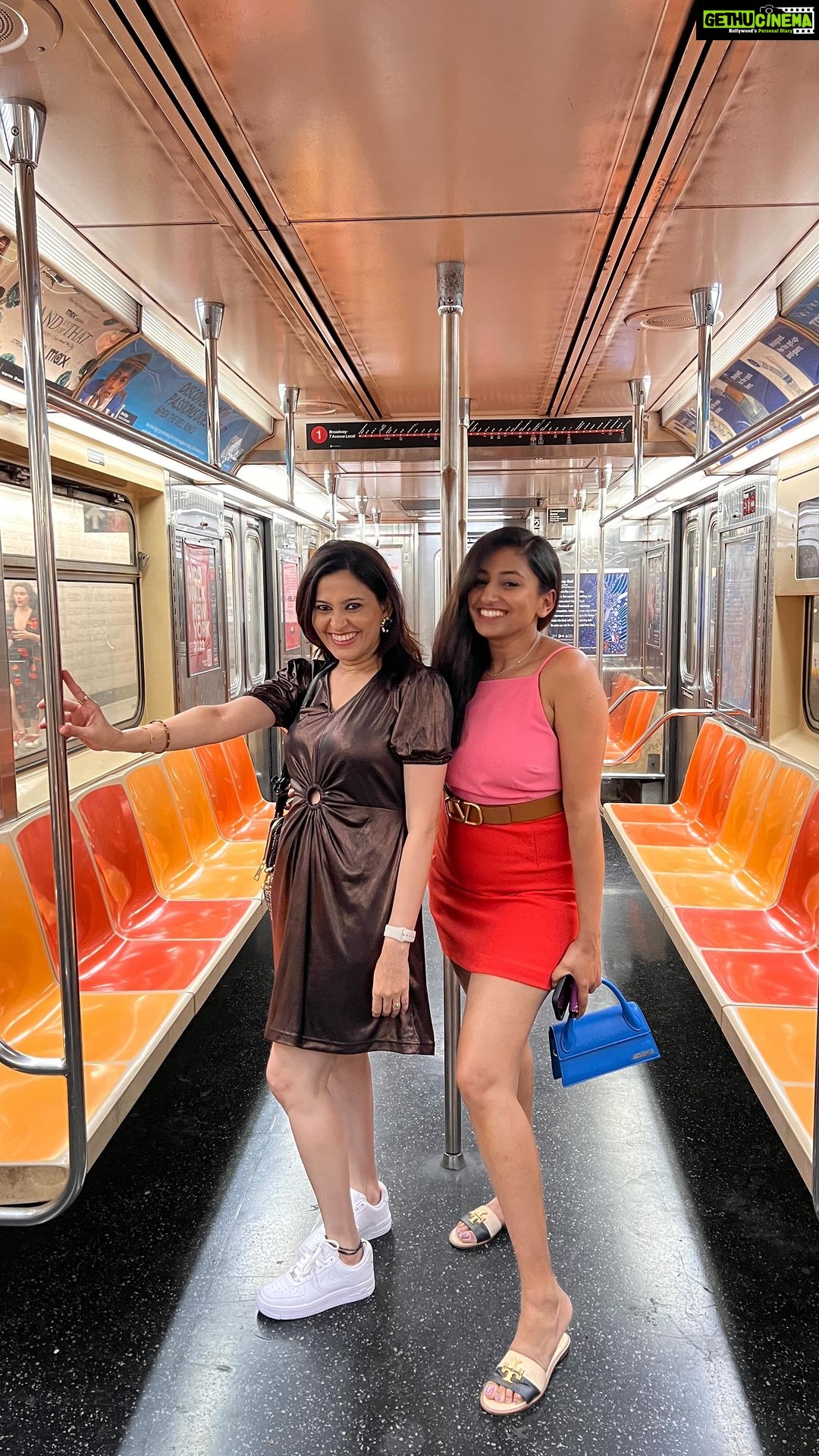 Smita Bansal Instagram - When desi’s find themselves in an empty subway😂🚇 #newyorkdiaries #subway #holiday #family #sisterlove #dramaqueens