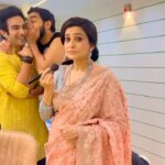 Smita Bansal Instagram – These two broadcast my messages free of cost @imrohitsuchanti @gandhi_aman_ 😂😂

#gossipkings 
#coactors #worklife #behindthescenes