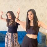 Smita Bansal Instagram - Tujhe chand ke bahane dekhun. @stashamohla #reels #mummasbabygirl #love #family #trending #smitasha