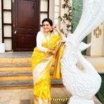 Smita Bansal Instagram – Hello sunshine ☀️ 

#sunshine #yellow #positivity #sareelove #indianwear