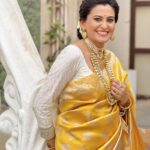 Smita Bansal Instagram - Hello sunshine ☀️ #sunshine #yellow #positivity #sareelove #indianwear