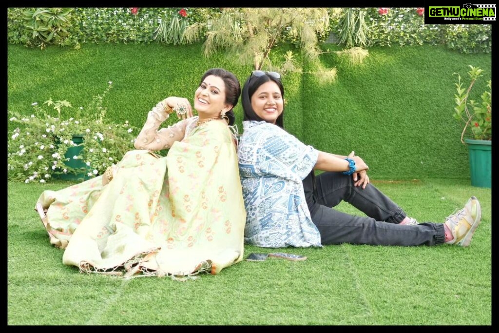 Smita Bansal Instagram - WE STAY TOGETHER, WE SLAY TOGETHER...😎 @bansalsmita_ #bts #bhagyalakshmi #instagram #instagood #friends #friendship