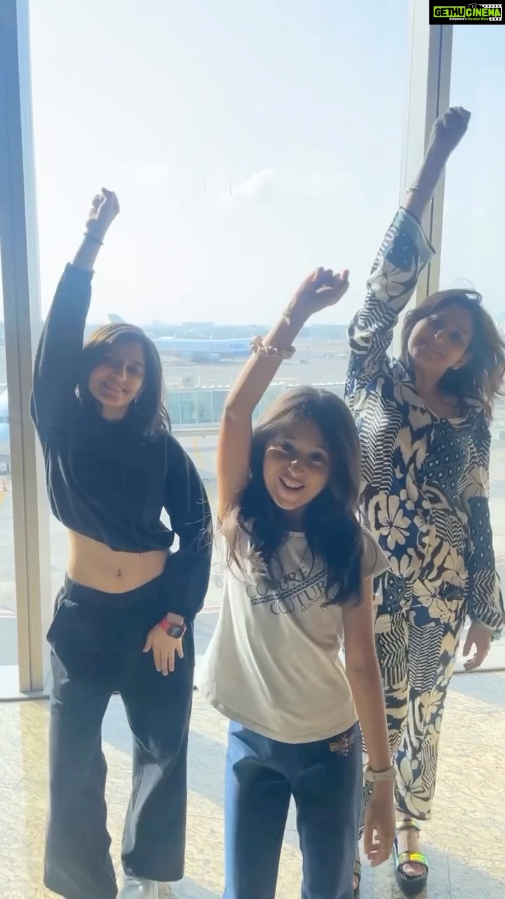 Smita Bansal Instagram - Travel with us. @stashamohla #anaagha #holiday #newyorkdiaries #mummasbabygirls #family #love #transition #stana #summerbreak #travel