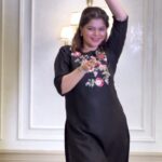 Sneha Wagh Instagram – नैनो वाले ने ✨🦚
.
.
📍: @bageecha_bytouchofclass 
.
.
#nainowalene #dance #indian #reels #reelsinstagram #sarange #snehawagh #sarangesneha #ssnehawagh