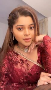 Sneha Wagh Instagram - Chaan ke Mohalla Saara Dekh Liya 🤭 . . . #bollywoodsongs #bollywood #reels #reelsinstagram #reelsvideo #reelkarofeelkaro #reelitfeelit #Ssnehawagh #sarangesneha #snehawagh