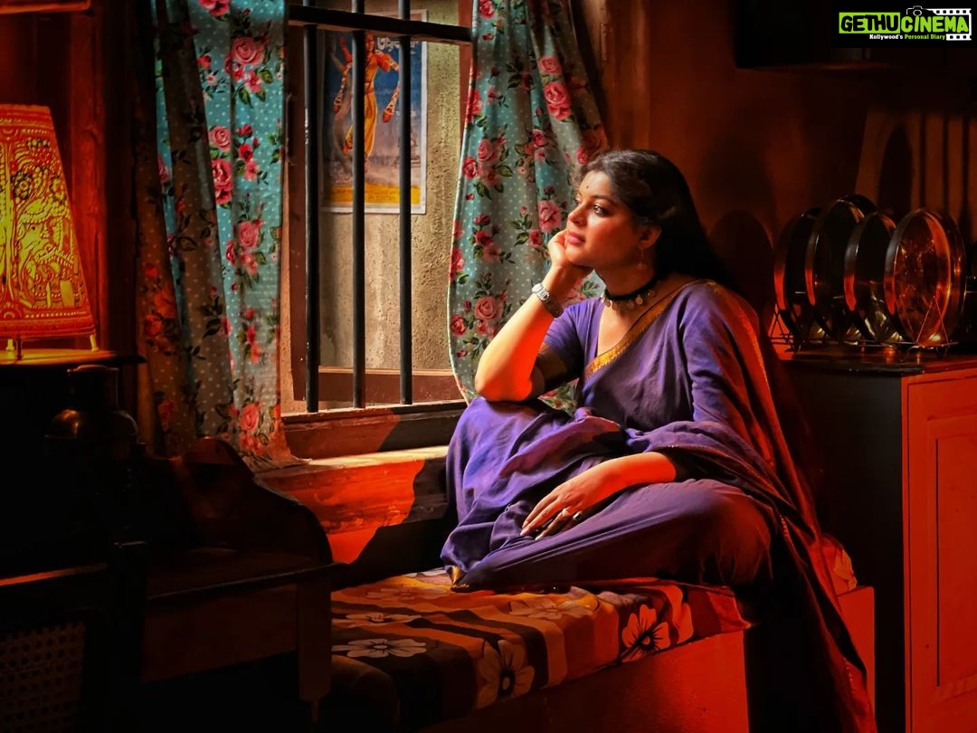 Sneha Wagh Instagram - Beyond the crowds, beyond the city lights...lost in her own world, staring at the hustle and bustle! Stay tuned, Protima aa rahi hai aapse milne 10 july se raat 8:30 baje sirf @colorstv par . . . . . . #snehawagh #ssnehawagh #neerja #neerjaeknayipehchaan #protima #colors #colorstv
