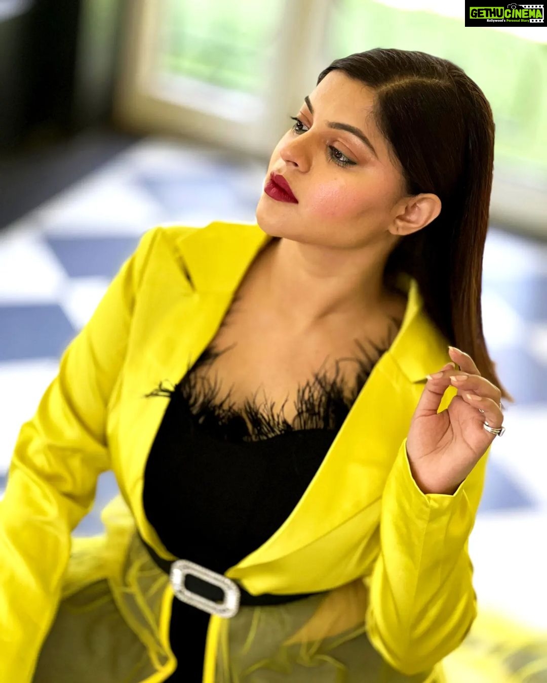 Sneha Wagh Instagram - I've got dreams to chase, not people to impress! . . π: @fashionstruc π: @bageecha_bytouchofclass . . #bosslady #feminineenergy #strongwoman#stylefile #lookbook #sarange #sarangesneha #snehawagh #ssnehawagh