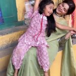 Sneha Wagh Instagram - Neerja Aur Protima …… offscreen masti …… Neerja Ek Nayi Pehchaan ! 10 july se raat 8:30 baje sirf @colorstv par @_world_of_myra_official @sunshineproductionsofficial @director_prasadgavandi @cma.sees @sudhirpix . . . . . . #myravaikul #worldofmyra #snehawagh #ssnehawagh #neerja #neerjaeknayipehchaan #protima #colors #colorstv