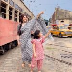 Sneha Wagh Instagram - And We Finally Managed To This Reel तेरे वास्ते फलक से मैं चांद लाऊंगा #neerjaeknayipehchaan #snehawagh #myravaikul #worldofmyra #colorstv #jiocinema #sunshineproduction Nonapukur Tram Depot