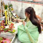 Sneha Wagh Instagram - Was Shooting today on the Princep ghat, Howrah (kolkata) when I got an opportunity to seek the blessings of Bhairavnath ji 🙏🏻 This surely is a happy beginning before embarking on a new journey. 💝 . . #newbeginnings #newjourney #blessings #temple #neerja #kolkata #howrah #sarange #sarangesneha #snehawagh #ssnehawagh