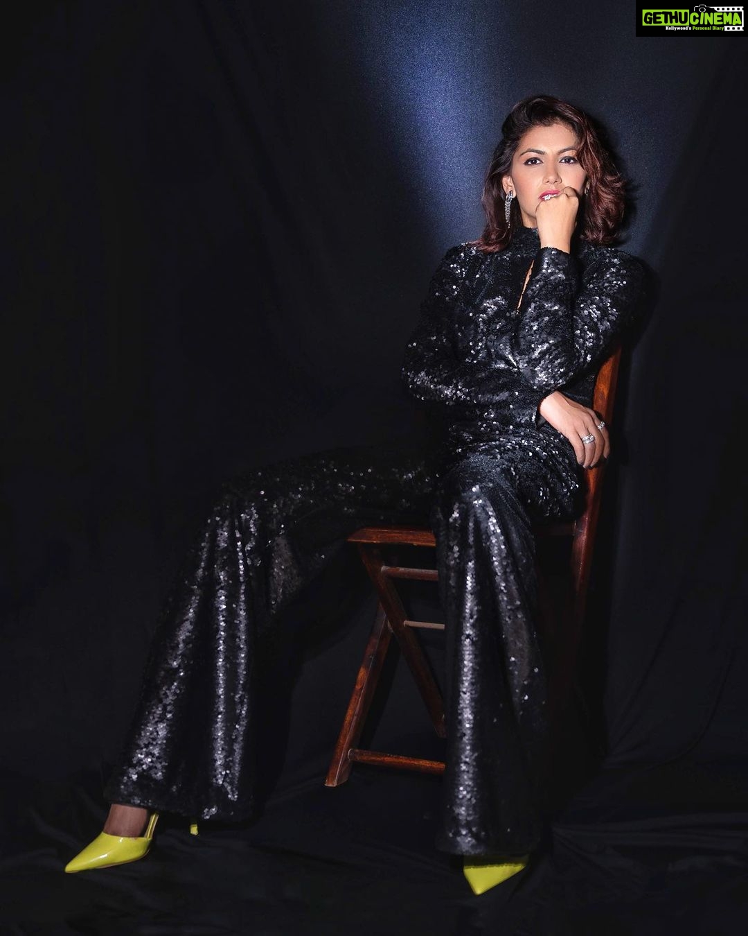 Sriti Jha Instagram - Outfit @ranbirmukherjeeofficial Jewelry @the_jewel_gallery Stylist @stylebysaachivj Team @sanzimehta777 @stylebynikinagda Pictures by @ashish_ojha_photography