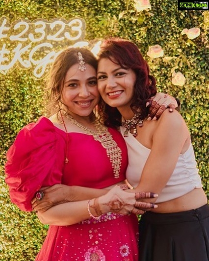 Sriti Jha Instagram - And some days are just to declare how much I love @maanvigagroo #mywonderwall