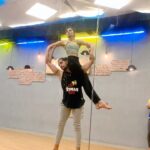 Sriti Jha Instagram - The Dolphin Move 🔥 #sritijha #jhalakdikhlajaa #rehersal #tarunraj #reels #practice