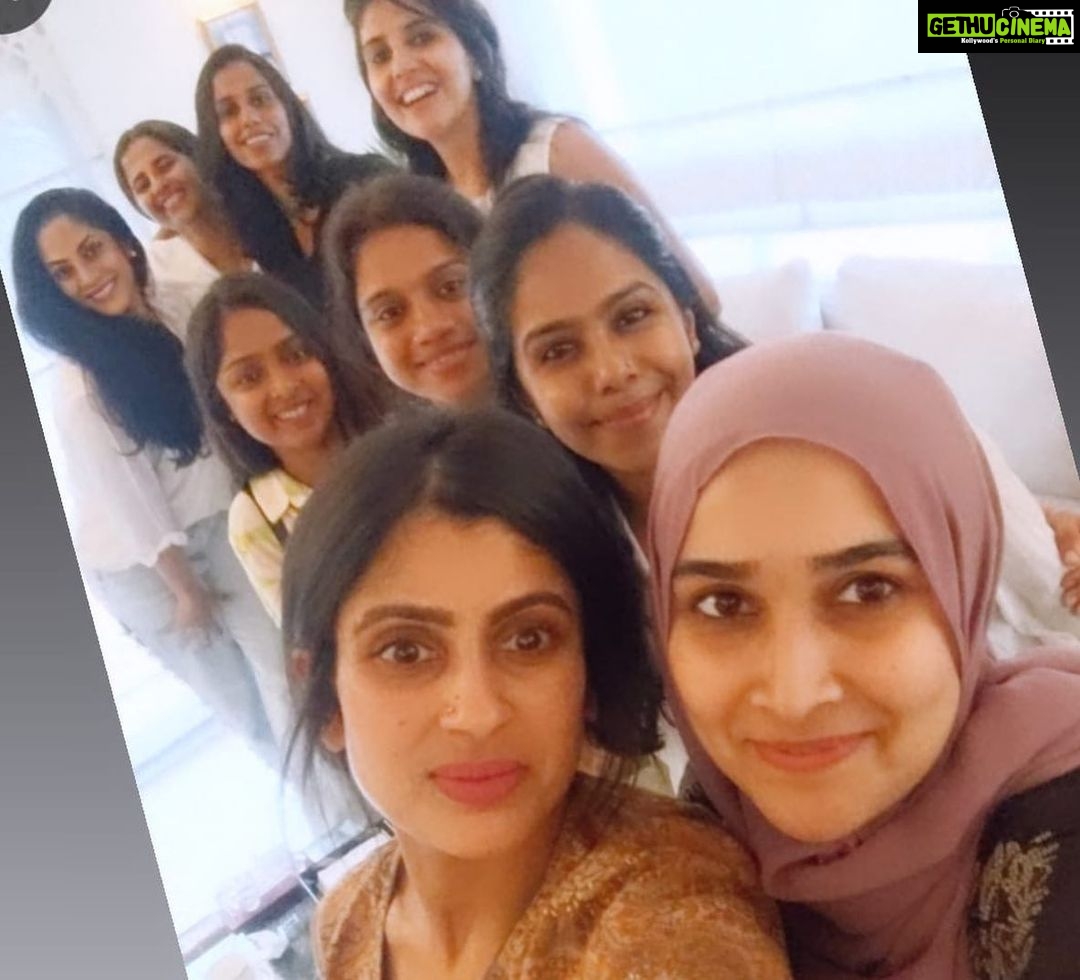 Sriya Reddy Instagram - The great gift of life is friendship and I have received it ! I have known Each of them from school and they have defined my childhood in so many ways ! Each one of them hold such beautiful memories which I can hold on forever and cherish them . Some definitely very embarrassing ,but i feel so happy when I’m with them . So proud of each one of them and what they have achieved in their lives. Sound definitely had to be switched off 🙈