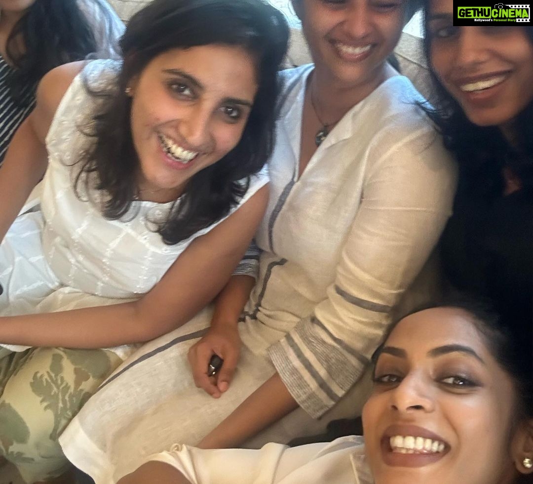 Sriya Reddy Instagram - The great gift of life is friendship and I have received it ! I have known Each of them from school and they have defined my childhood in so many ways ! Each one of them hold such beautiful memories which I can hold on forever and cherish them . Some definitely very embarrassing ,but i feel so happy when I’m with them . So proud of each one of them and what they have achieved in their lives. Sound definitely had to be switched off 🙈