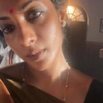 Sriya Reddy Instagram - Shooting in the scorching heat ! Love playing versatile characters! Gives me so much satisfaction #mykindofhigh #justgettingbrowner #dreamcometrue #cantwait