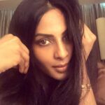 Sriya Reddy Instagram – Waiting for shoot to start …. Just being bored 😐