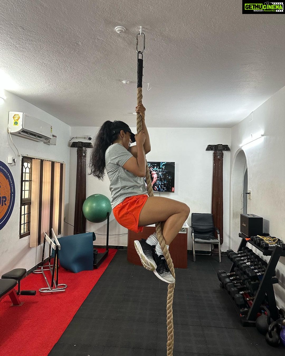 Sriya Reddy Instagram - Just feeling strong ! Get things done , confidence and accomplishments go hand -in -hand