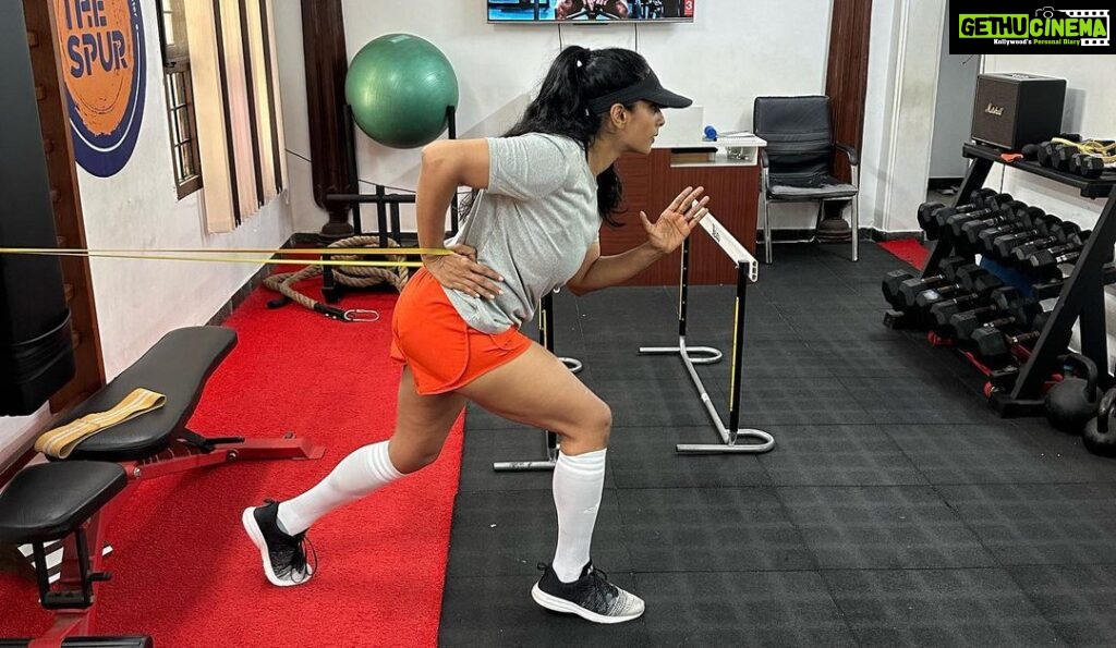 Sriya Reddy Instagram - Learning some sprinting techniques! #beginingofsomethingnew