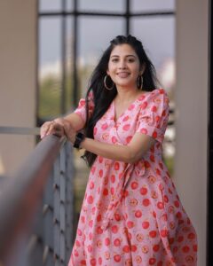 Sshivada Instagram - Dressed up just to chill 😎😎

📸 @bennet_m_varghese 
Styling @styyledbyjoe @joe_elize_joy 
Outfit @smgclothingstudio 
MUA @sajeesh_s_0619_make_over 
Hair @sajani_mandara_makeupartist 

#casual #dressup #casualoutfit #liveyourlife #loveyourlife #happiness #beingyourself #photography