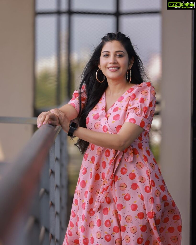 Sshivada Instagram - Dressed up just to chill 😎😎 📸 @bennet_m_varghese Styling @styyledbyjoe @joe_elize_joy Outfit @smgclothingstudio MUA @sajeesh_s_0619_make_over Hair @sajani_mandara_makeupartist #casual #dressup #casualoutfit #liveyourlife #loveyourlife #happiness #beingyourself #photography