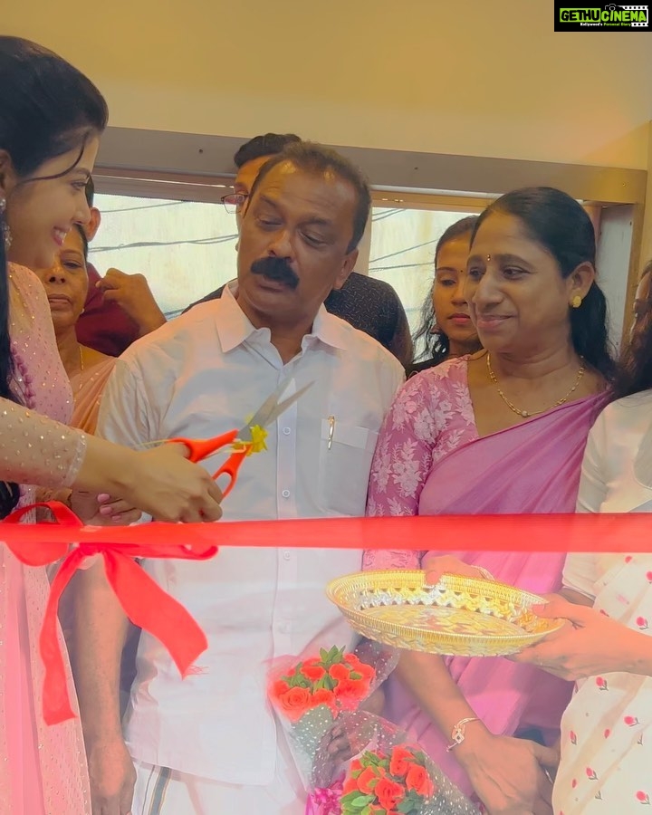 Sshivada Instagram - Glimpses from the inaugural ceremony of Tara Beauty Parlour at Angamaly 😍🥰 Outfit @alankaraboutique MUA @sshivadaoffcl 🫣& @sajeesh_s_0619_make_over Hair #maryfurtal #inauguration #beautyparlour #angamaly #newbeginnings #happyus