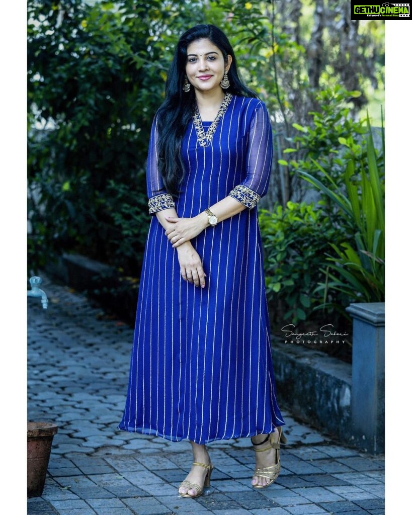 Sshivada Instagram - Painting my mood in shades of blue 💙🦋 📸 @sangeeth_sabari 👗 @alankaraboutique 🥰 Earrings @kallarackalladiescollection #blueoutfit #blue #promotions #ethnicwear #liveyourbestlife #loveyourself