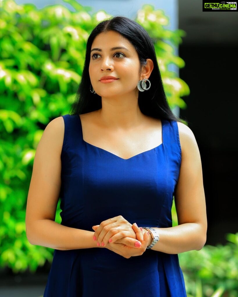 Sshivada Instagram - Feeling confident and Blue-tiful 😊😍 Happy Easter!!! Clicked by : @flashyclicks_by_aj Styling : @joe_elize_joy @styyledbyjoe Outfit : @trose_by_isabella MUA : @sshivadaoffcl 🫣😊 #blue #bluedress #easter #promotions #movie #jawanummullappoovum