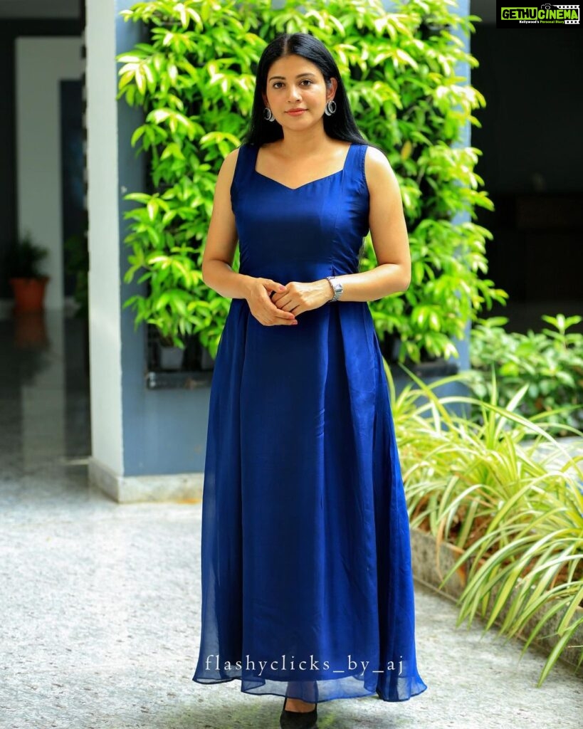 Sshivada Instagram - Feeling confident and Blue-tiful 😊😍 Happy Easter!!! Clicked by : @flashyclicks_by_aj Styling : @joe_elize_joy @styyledbyjoe Outfit : @trose_by_isabella MUA : @sshivadaoffcl 🫣😊 #blue #bluedress #easter #promotions #movie #jawanummullappoovum