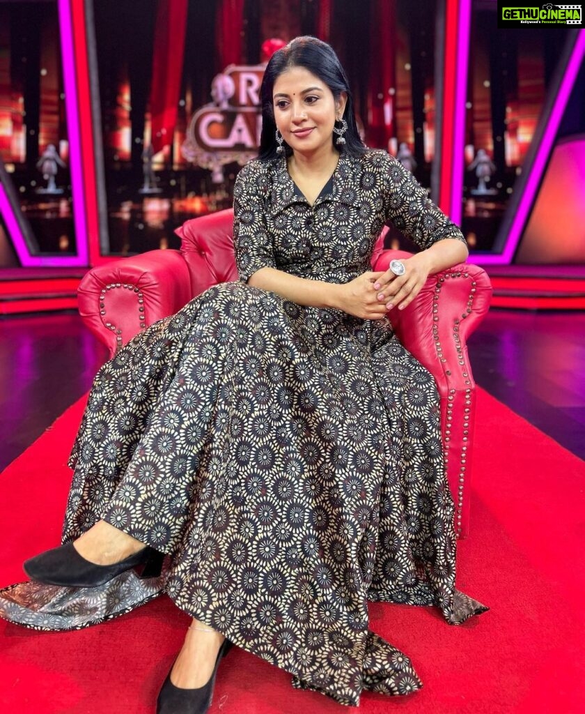 Sshivada Instagram - Just carry on with a smile😊🥰✨ Styling : @styyledbyjoe Outfit : @zaitra_couture Assisted by : @_a.l.b.i.n MUA : @sajeesh_s_0619_make_over Hair : @triple_a_hair_styling_ #happylife #happyvibes #justlikethat ##amritatv #redcarpet #promotion #jawanummullappoovum