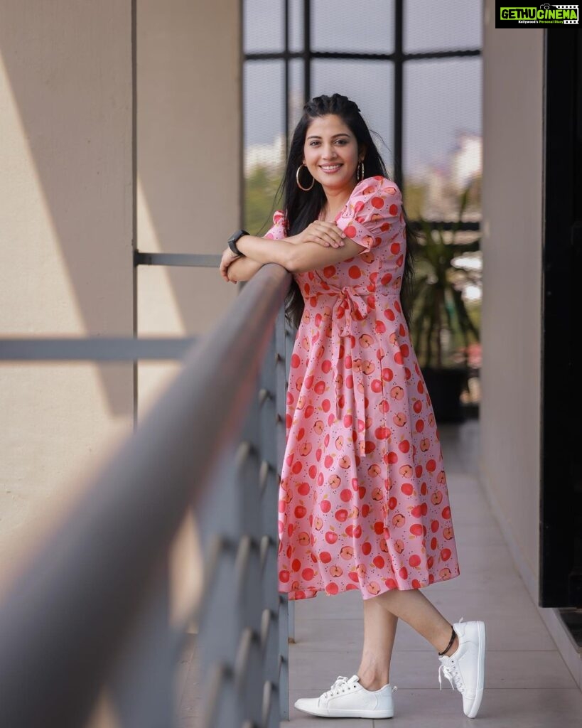 Sshivada Instagram - Dressed up just to chill 😎😎 📸 @bennet_m_varghese Styling @styyledbyjoe @joe_elize_joy Outfit @smgclothingstudio MUA @sajeesh_s_0619_make_over Hair @sajani_mandara_makeupartist #casual #dressup #casualoutfit #liveyourlife #loveyourlife #happiness #beingyourself #photography