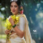 Sshivada Instagram - Happy Vishu !!😍✨ PC : @nithinnarayanan_ MUA, Styling &Costumes : @neethu_nidhi @touchby_damini Camera assistant : @____j__a__g__a__n______ @vijeeshachoos @sajeesh_s_0619_make_over Coloring : @_s_h_i_b_i_n_ #vishu #wishes #vishuvibes #happiness #prosperity