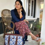 Sshivada Instagram - When you are about to leave for your work but then you start posing😜 📸 @reshma.rohini Pairing my outfit with a stylish bag and comfortable footwear from @zoukonline ♥️🥰 #workmode #zoukbags #crueltyfree #vegan #handcrafted #classic #footwear #authenticallyyou #stylish #zouk