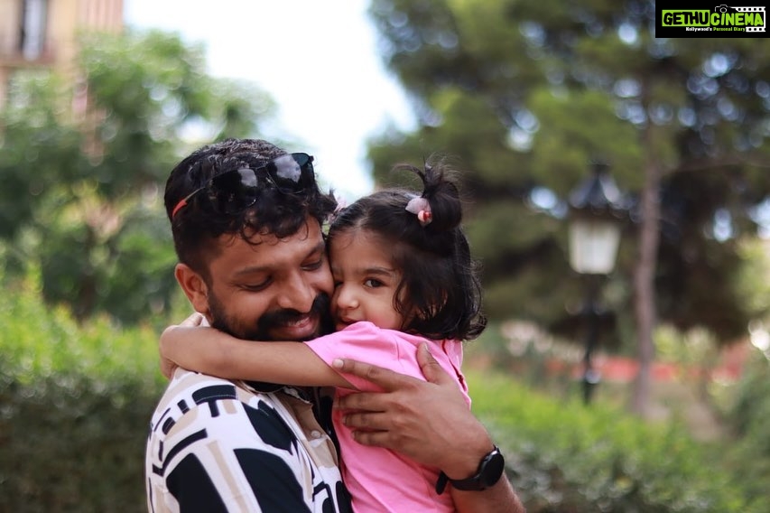Sshivada Instagram - To all the dads out there, thank you for your unwavering love and support. Happy Father’s Day!🥰😍 @mk_official1004 #fathersday #wishes #thankful #thankyou #fatherslove #superheroes #ourlittleprincess #arundhathi