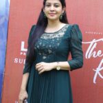Sshivada Instagram - Vandana😍😍Thankyou for the love #Theerakaadhal promotions ♥️♥️ Wearing @alankaraboutique Earrings @elegant_drapes_sneha #movie #promotions #tamilmovie #release #pressmeet #happiness