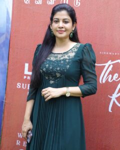 Sshivada Instagram - Vandana😍😍Thankyou for the love
#Theerakaadhal promotions ♥️♥️

Wearing @alankaraboutique 
Earrings @elegant_drapes_sneha 

#movie #promotions #tamilmovie #release #pressmeet #happiness