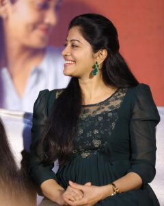 Sshivada Instagram - Vandana😍😍Thankyou for the love
#Theerakaadhal promotions ♥️♥️

Wearing @alankaraboutique 
Earrings @elegant_drapes_sneha 

#movie #promotions #tamilmovie #release #pressmeet #happiness