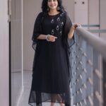 Sshivada Instagram - Back to Black 🖤🖤 📸 @bennet_m_varghese Styling @styyledbyjoe @joe_elize_joy Outfit @snoqueen_shopping MUA @sshivadaoffcl😎@sajeesh_s_0619_make_over Hair @sajani_mandara_makeupartist #black #blackdress #addiction #loveforblack #liveyourlife #loveyourlife #happiness #beingyourself #photography