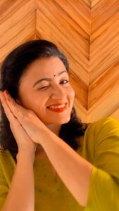 Suhasi Dhami Instagram - Ungaliyon ka jaduuuu😀😀😀

Inspired by @nish__pretty