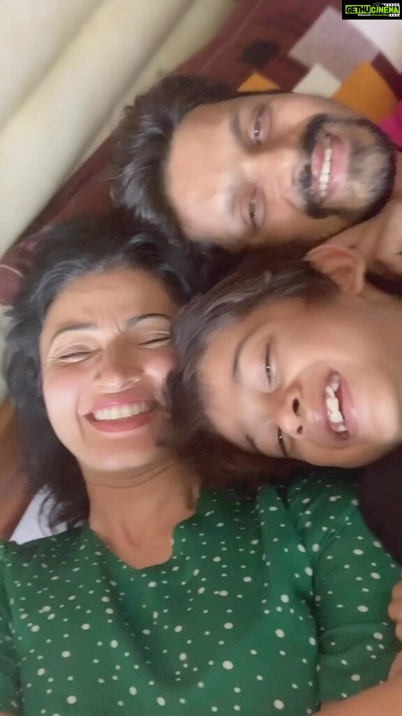 Suhasi Dhami Instagram - Everlasting SMILE ❤️❤️❤️❤️ #love#smile #family