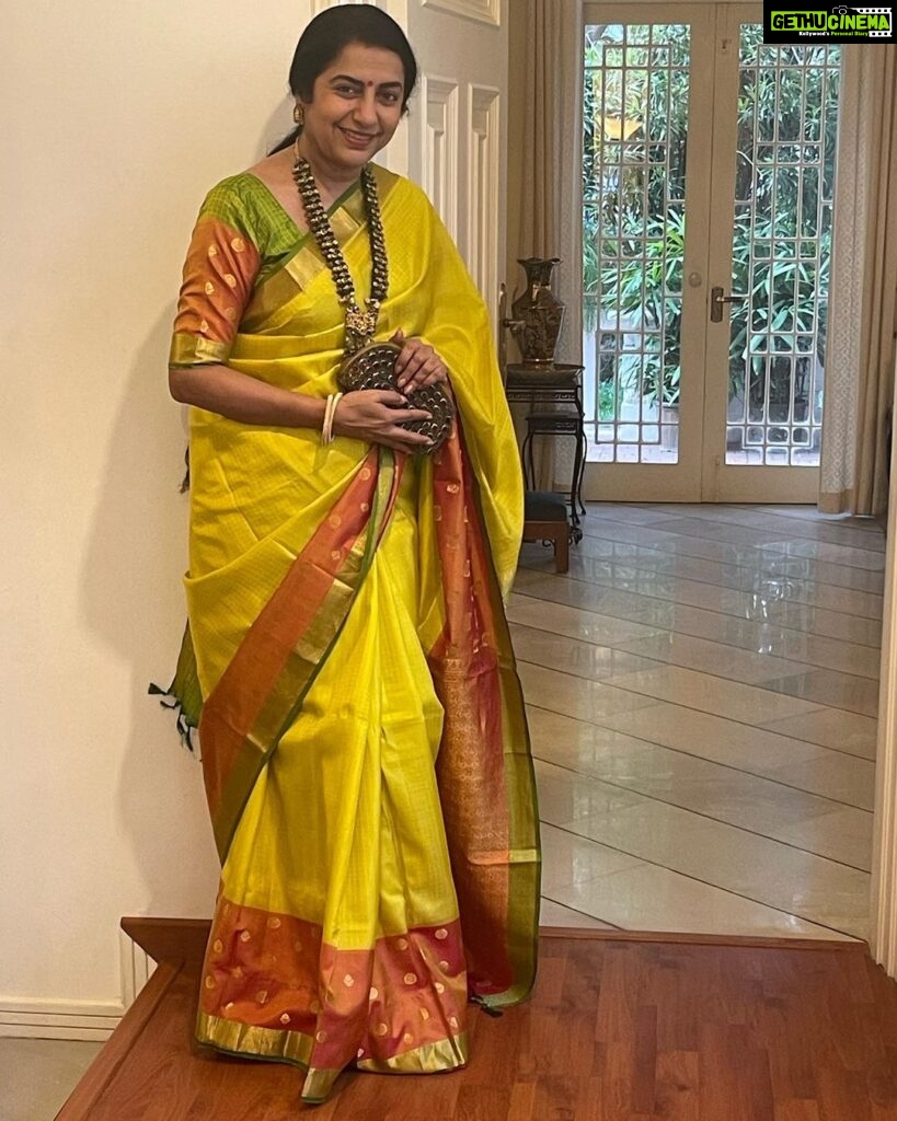 Suhasini Maniratnam Instagram - Reason to dress up on a Sunday evening. ❤️❤️❤️❤️