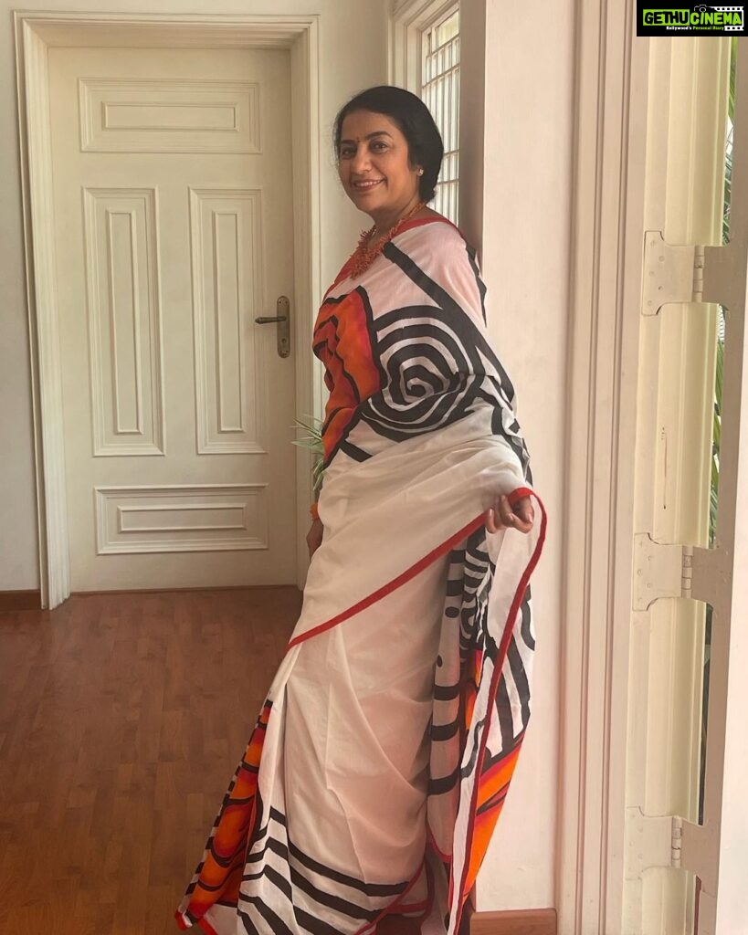 Suhasini Maniratnam Instagram - Bright day in a bright mood. Happy day to all