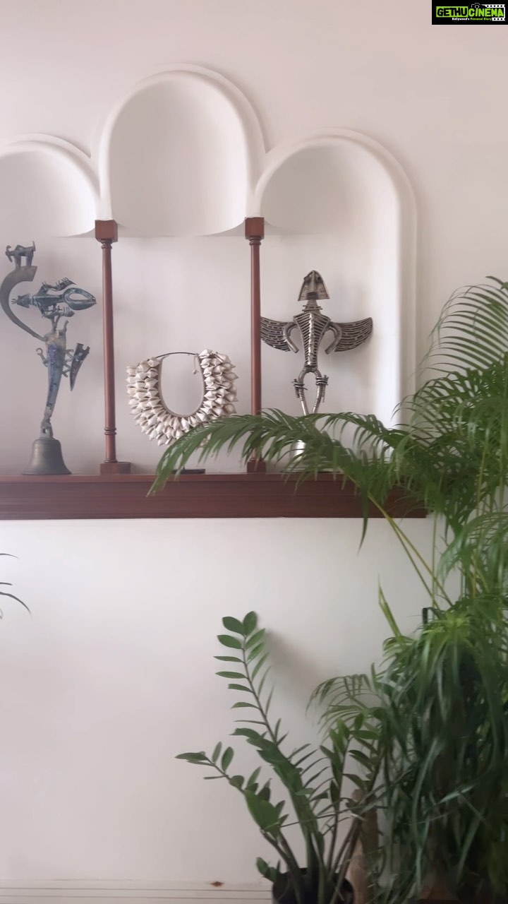 Suhasini Maniratnam Instagram - Glimpses into the home with @suhasinihasan Interiors : @krishnamithra @form.n.function . . . . #spacesbykrishnamithra #interiordesigner #indianinteriordesigner #aesthetichome #interiorstyling #homemakeover #homerenovation #interiordecor #classicalhome #hometransformation #supportindiandesigners #bespokeinteriors #indianhome #artcollection #suhasinimaniratnam #suhasinihasan #archedwindows #maniratnam #interiorreels