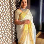 Suhasini Maniratnam Instagram - I am wearing this beautiful pichakam handloom saree for ponniyin selvan event in hyderabad , woven by kuthampally weavers -a small village near Trichur in Kerala . Thank you supriya Kodayath @pichakamweaves for your initiative to bring the exquisite handloom weavers to the forefront through your pichakam weaves.
