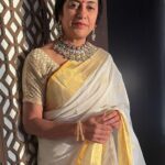Suhasini Maniratnam Instagram - I am wearing this beautiful pichakam handloom saree for ponniyin selvan event in hyderabad , woven by kuthampally weavers -a small village near Trichur in Kerala . Thank you supriya Kodayath @pichakamweaves for your initiative to bring the exquisite handloom weavers to the forefront through your pichakam weaves.