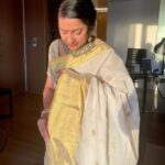 Suhasini Maniratnam Instagram - I am wearing this beautiful pichakam handloom saree for ponniyin selvan event in hyderabad , woven by kuthampally weavers -a small village near Trichur in Kerala . Thank you supriya Kodayath @pichakamweaves for your initiative to bring the exquisite handloom weavers to the forefront through your pichakam weaves.