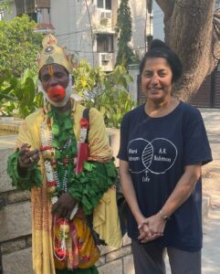 Suhasini Maniratnam Instagram - Mani and I both love the singing of shiv reddy who is a street singer. This morning I heard him saw him and requested bagyatha lakshmi bhaarmma. This is his version.