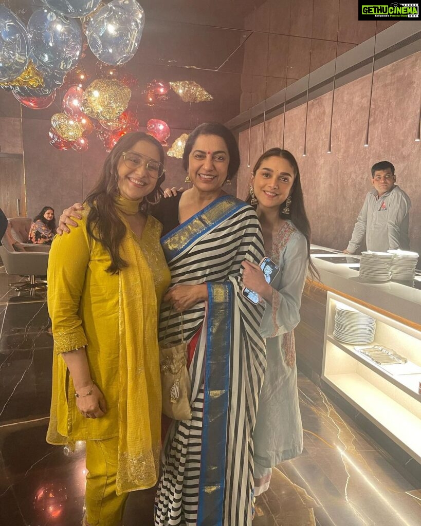 Suhasini Maniratnam Instagram - Ps 2 Hindi with friends in mumbai 💕💕💕💕❤️❤️❤️❤️❤️