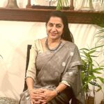 Suhasini Maniratnam Instagram - My comfort zone. Cotton saree. Long hair pulled at the back. Zero make up .silver jewels and my favourite man for company …get set go dinner