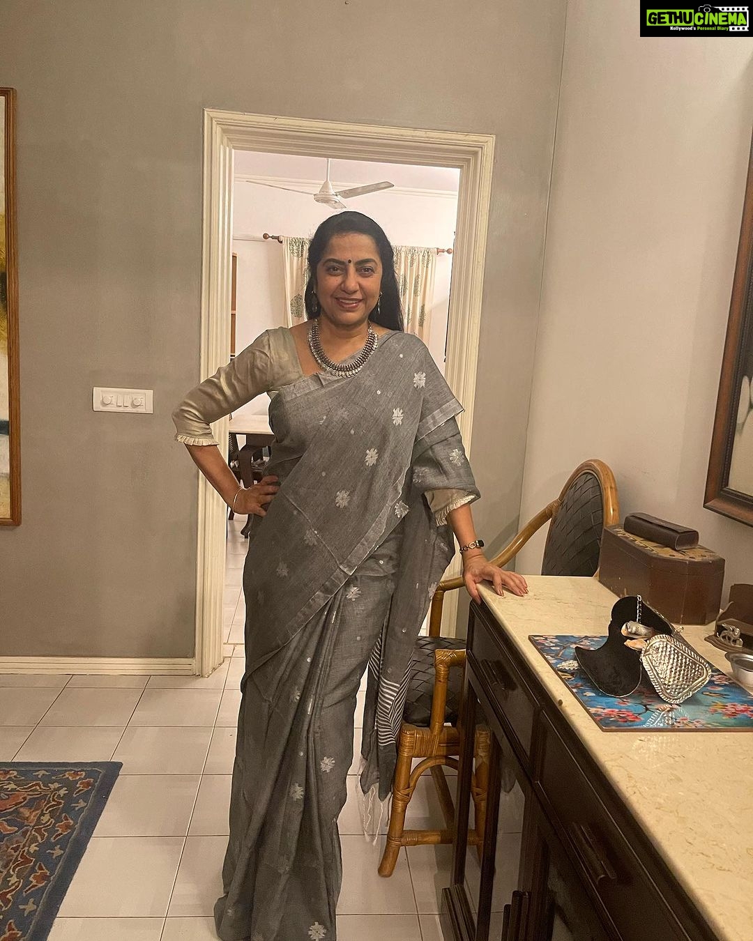 Suhasini Maniratnam Instagram - My comfort zone. Cotton saree. Long hair pulled at the back. Zero make up .silver jewels and my favourite man for company …get set go dinner